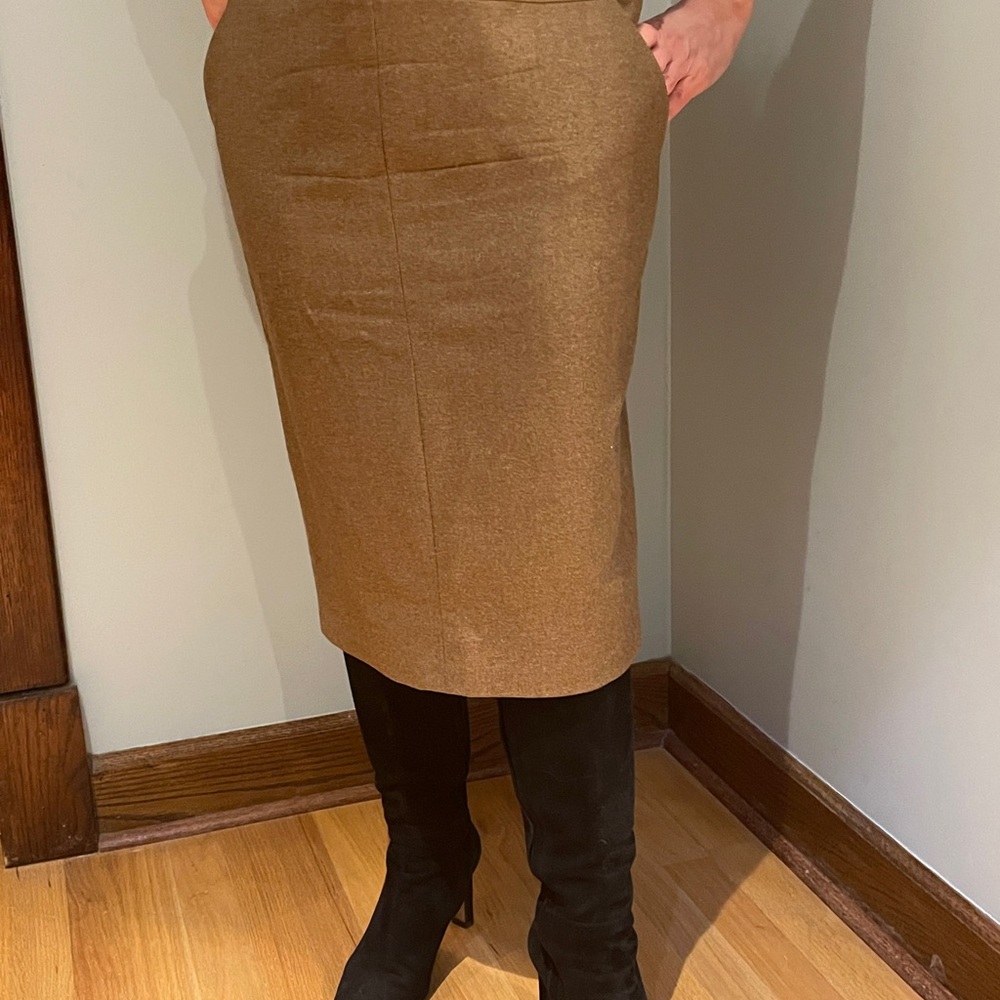 Fab authentic vintage Chanel skirt! Brown wool w silk lining